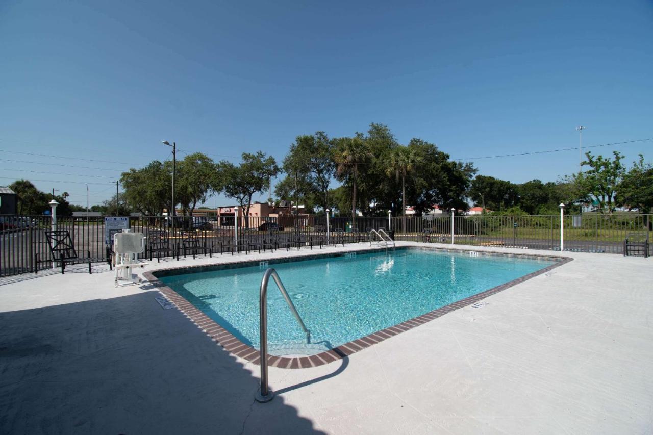 Motel 6 Tampa Near Fairgrounds - Casino Εξωτερικό φωτογραφία
