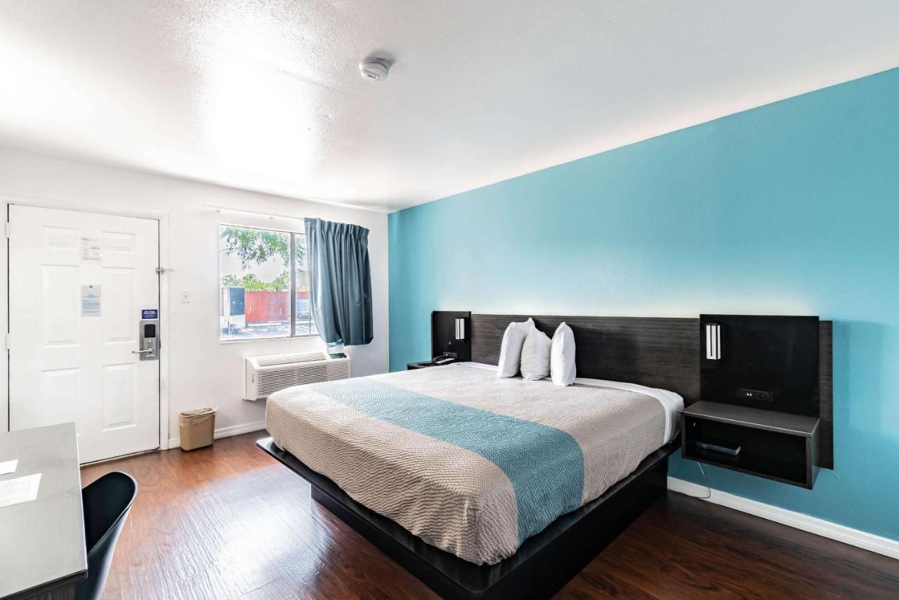 Motel 6 Tampa Near Fairgrounds - Casino Εξωτερικό φωτογραφία
