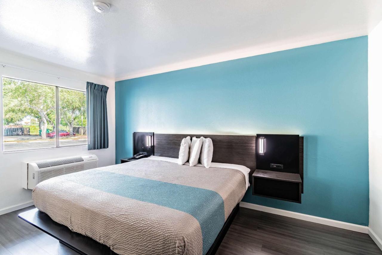 Motel 6 Tampa Near Fairgrounds - Casino Εξωτερικό φωτογραφία