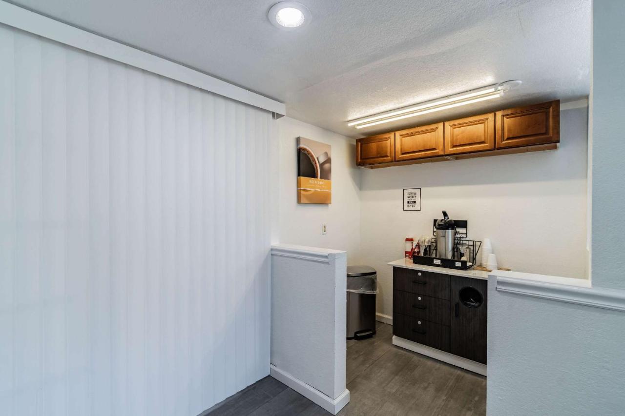 Motel 6 Tampa Near Fairgrounds - Casino Εξωτερικό φωτογραφία